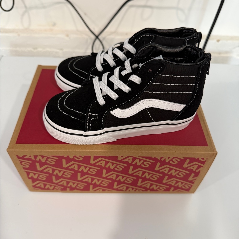 Vans Black and White Sk8-Hi toddler unisex High-Top Sneakers - Picture 3 of 11